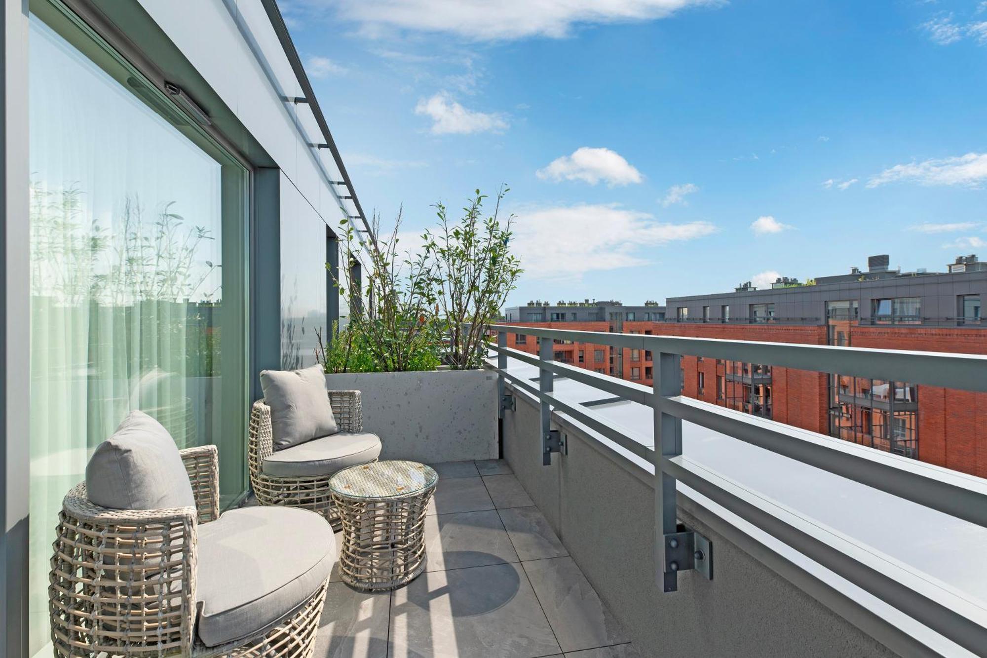 Scala 60h Center Premium With Parking By Lion Apartment